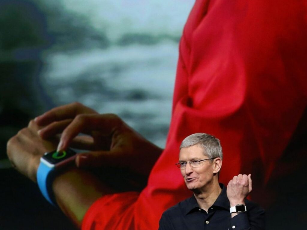 Tim Cook montre de l’intérêt pour ChatGPT, mais adopte une approche mesurée