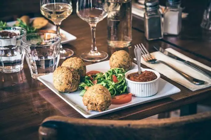 Découvre ChatGPT: Votre Compagnon Culinaire Innovant pour un Dîner Surprenant !