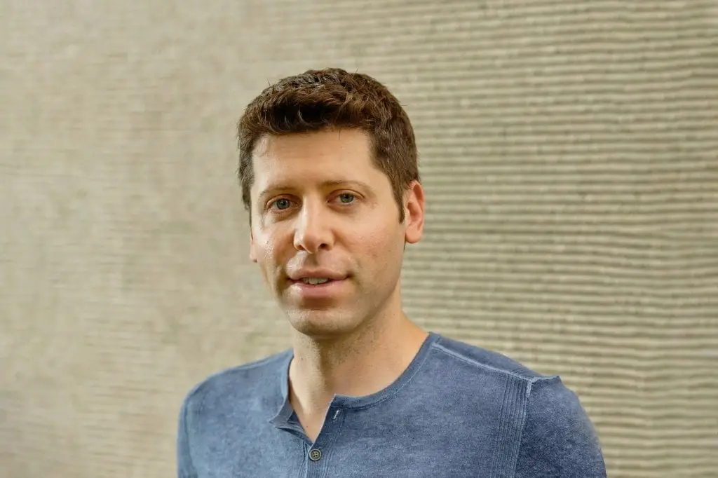 Microsoft recrute Sam Altman, génie derrière ChatGPT : une collaboration prometteuse !