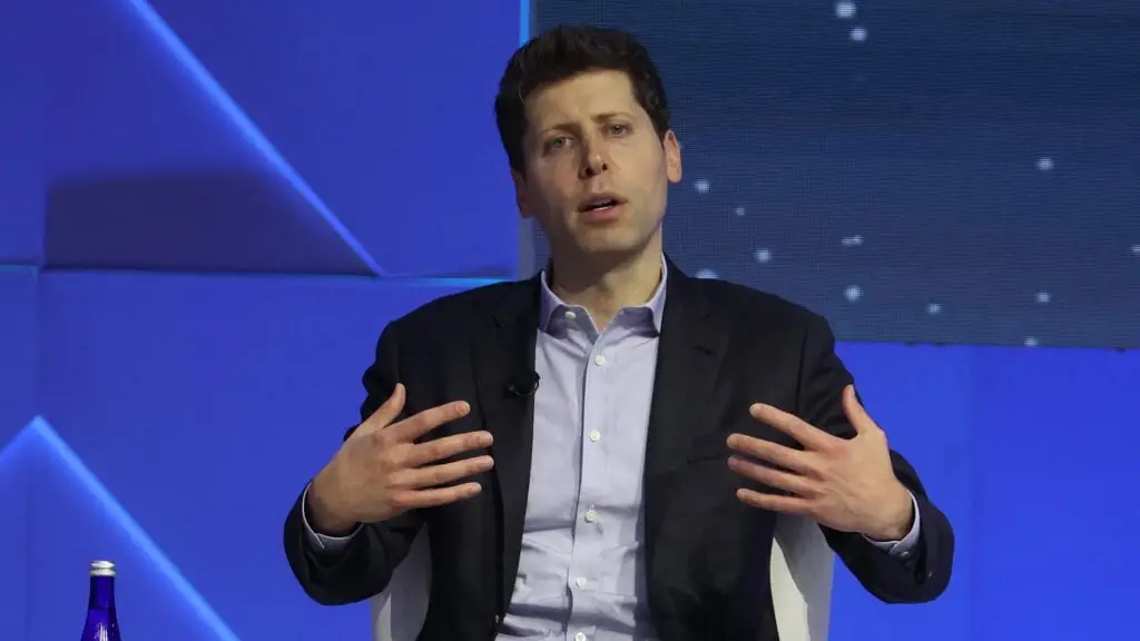 Microsoft recrute Sam Altman, l’ancien patron d’OpenAI, pour booster sa technologie ChatGPT